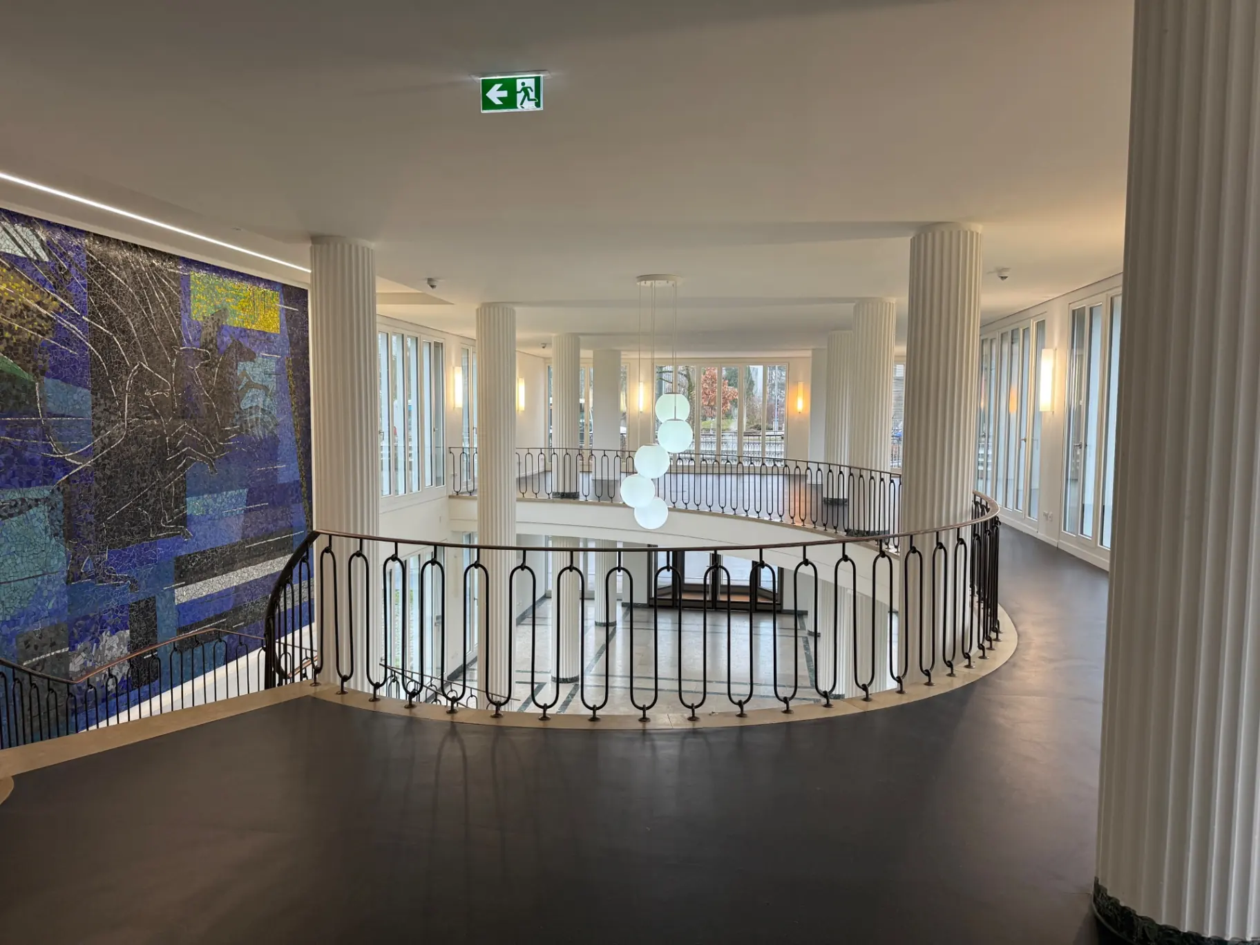 Detail des Glasmosaiks im Helios mediap:ort